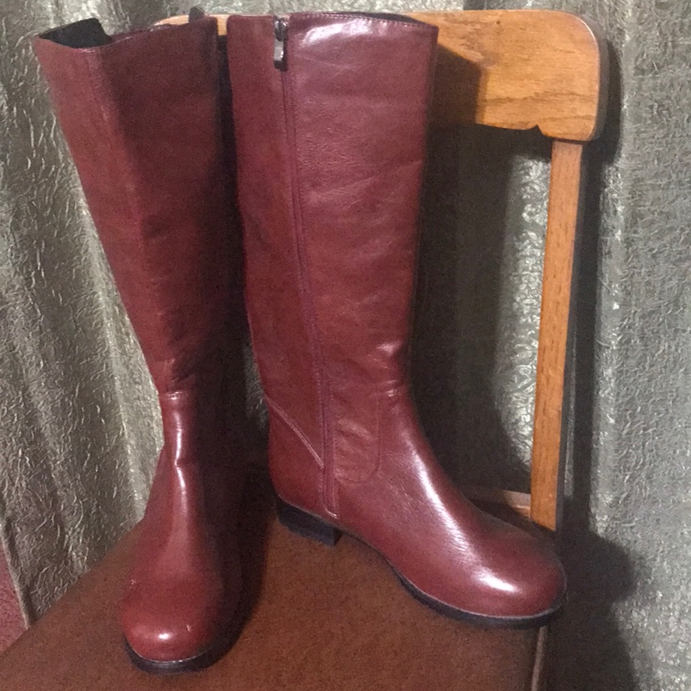 Burgundy 9 1/2 wide boots, New but no tags